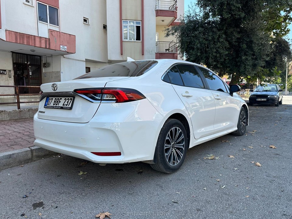 TOYOTA COROLLA