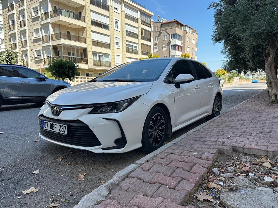TOYOTA COROLLA