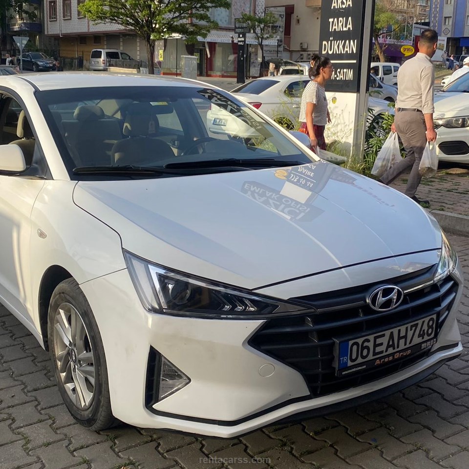 HYUNDAI ELANTRA
