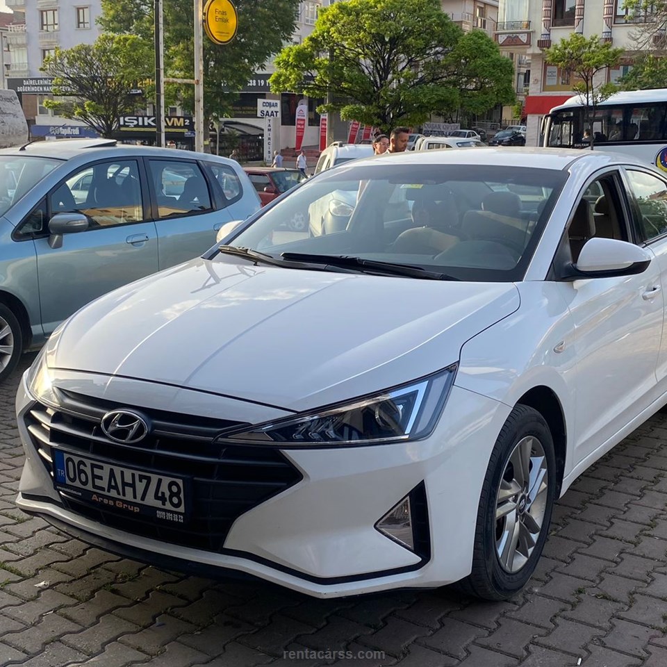HYUNDAI ELANTRA
