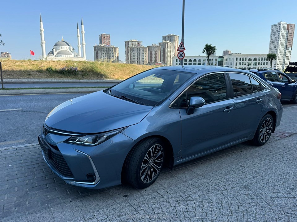 TOYOTA COROLLA