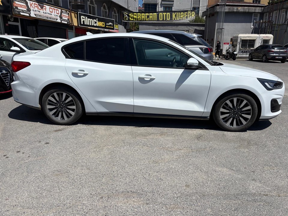 FORD FOCUS