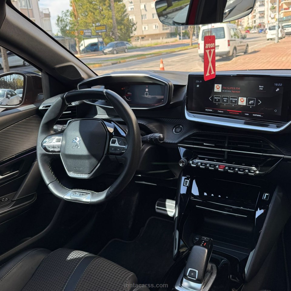 PEUGEOT 208