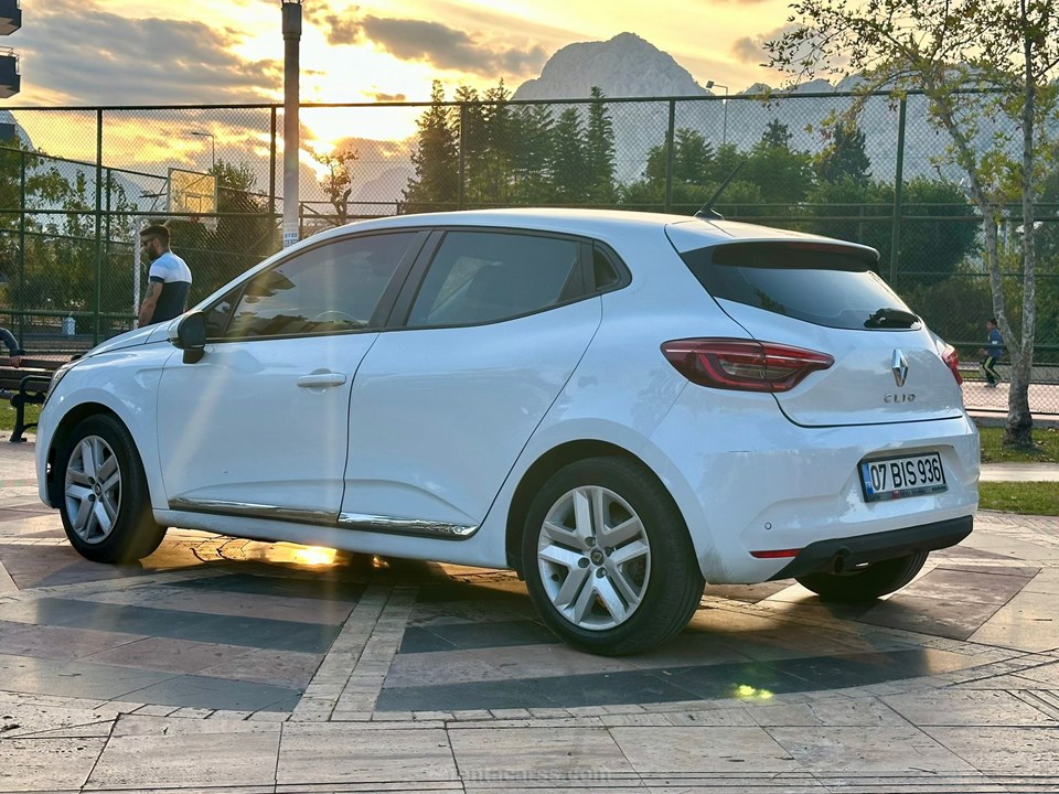 RENAULT CLIO