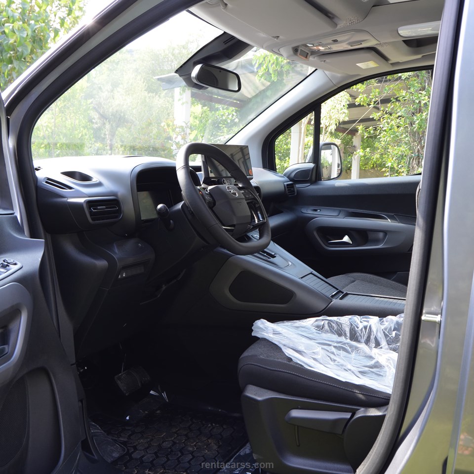 OPEL Combo 1.5 AT8