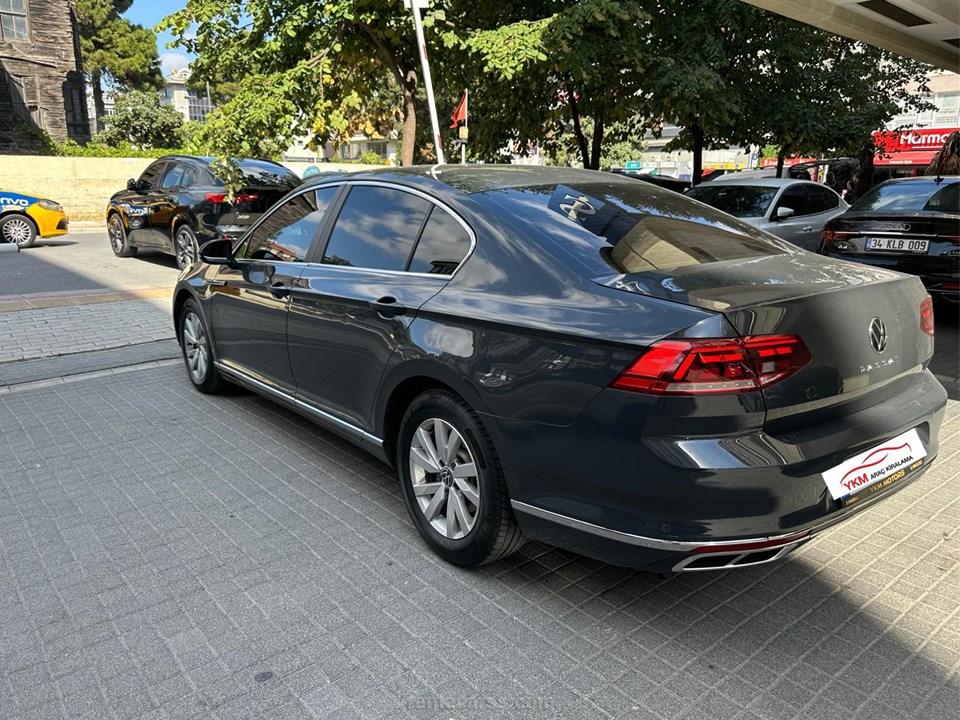VOLKSWAGEN PASSAT