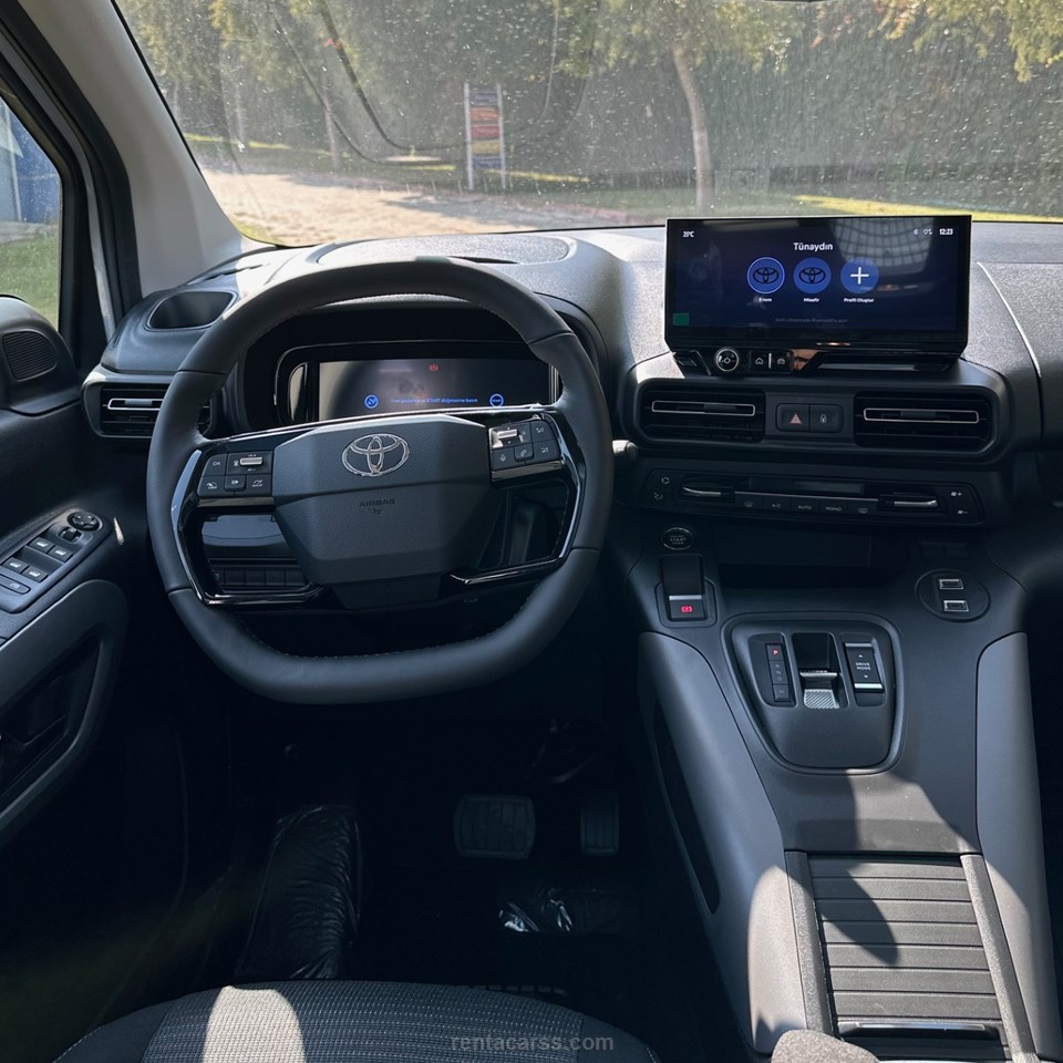 TOYOTA Proace City