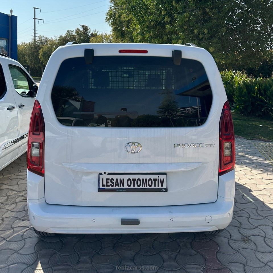 TOYOTA Proace City