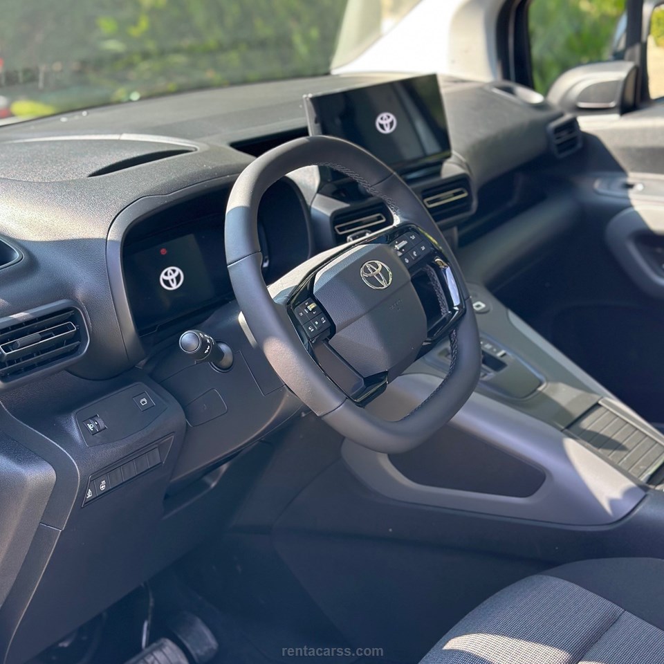 TOYOTA Proace City