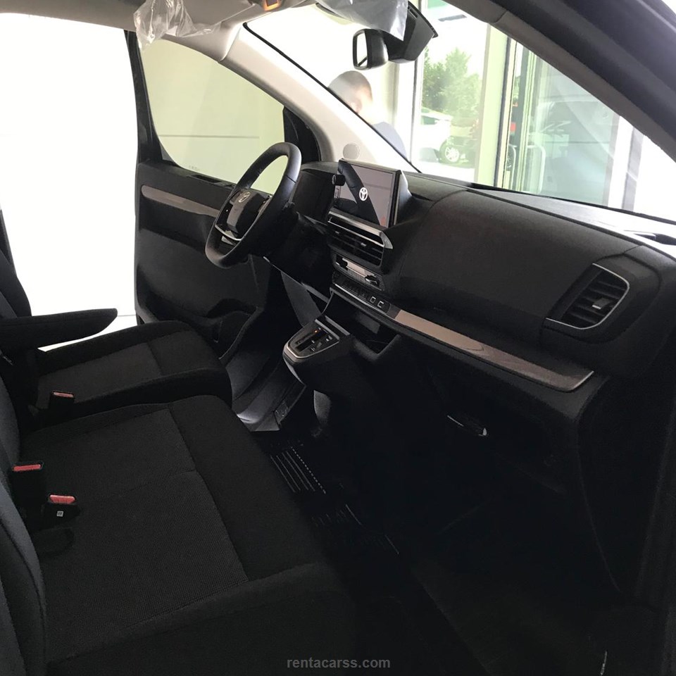 TOYOTA VERSO
