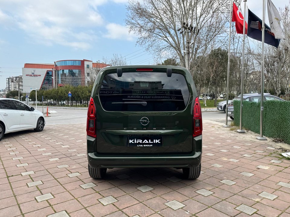 OPEL Combo 1.5 AT8