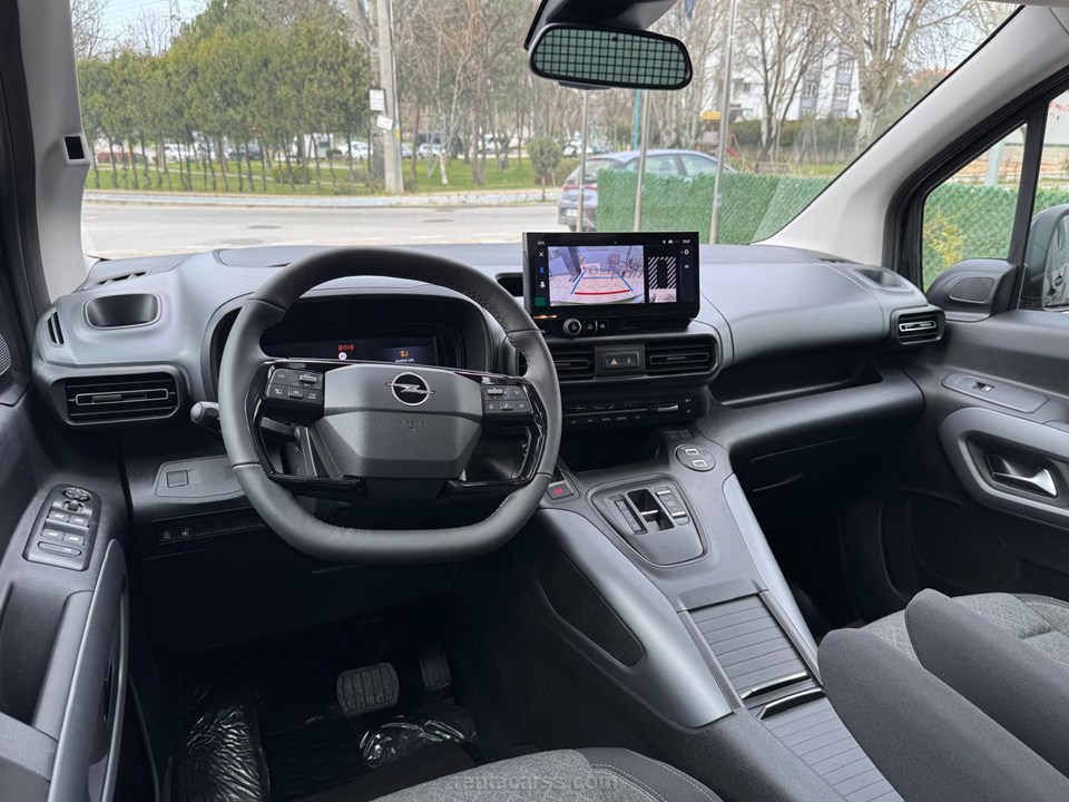 OPEL Combo 1.5 AT8