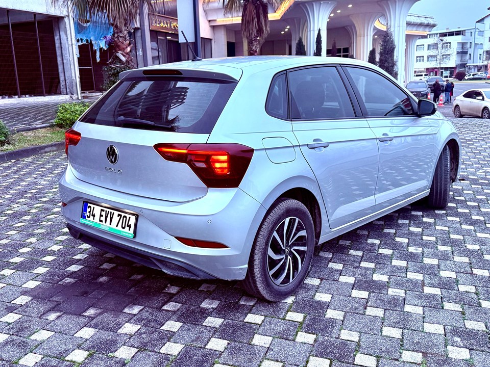 VOLKSWAGEN POLO