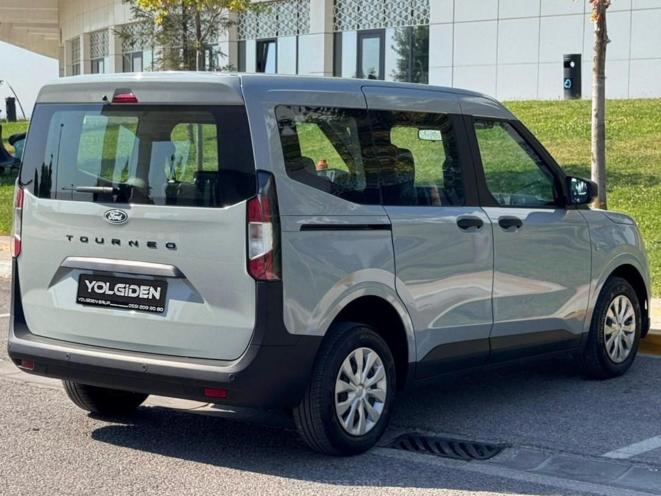 FORD TOURNEO COURIER