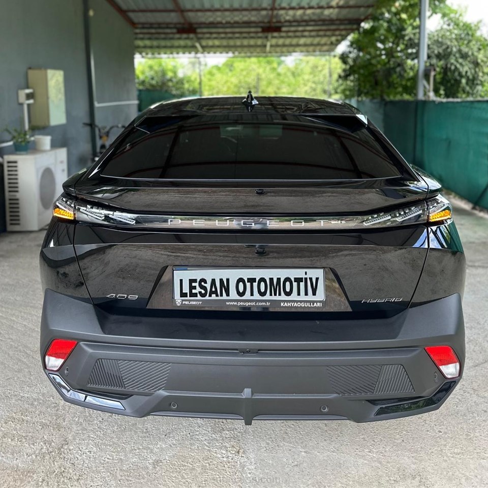 PEUGEOT 408