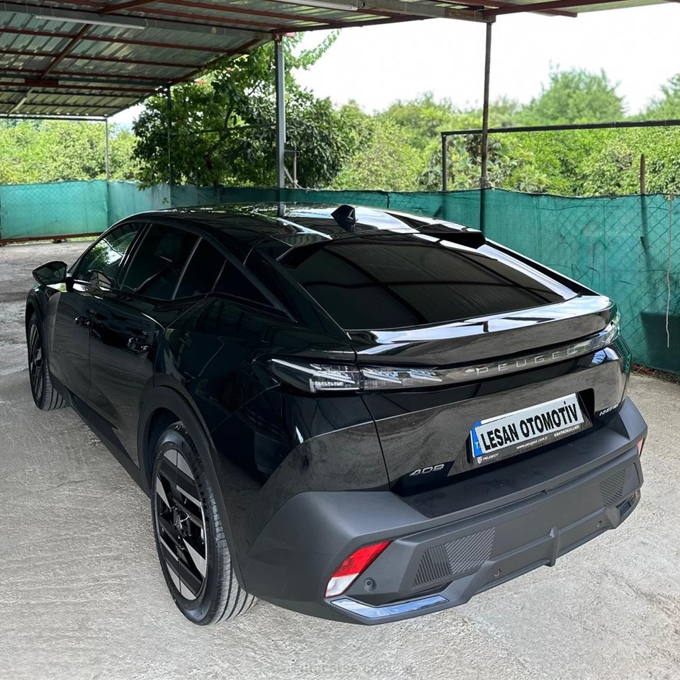 PEUGEOT 408