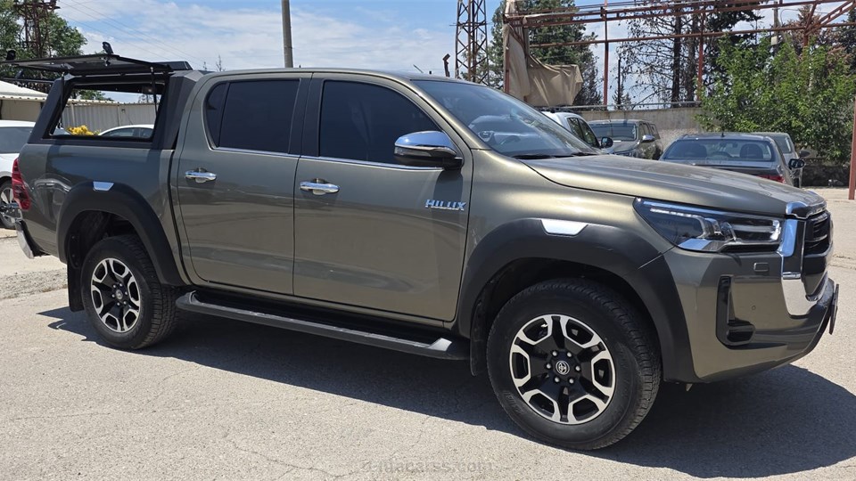TOYOTA HILUX